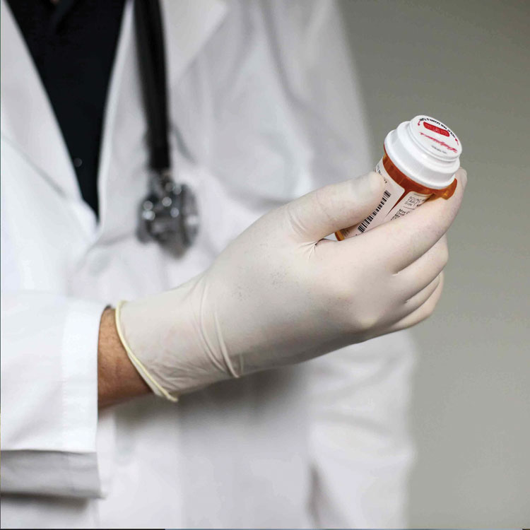 AMMEX CORPORATION Latex Exam Gloves, Powder-Free, Large, 4 mil (Palm), 5 mil (Fingers), 9.5" Long, Ivory, 100/Box, 10 Boxes/Carton (AXCGPPFT46100CT)